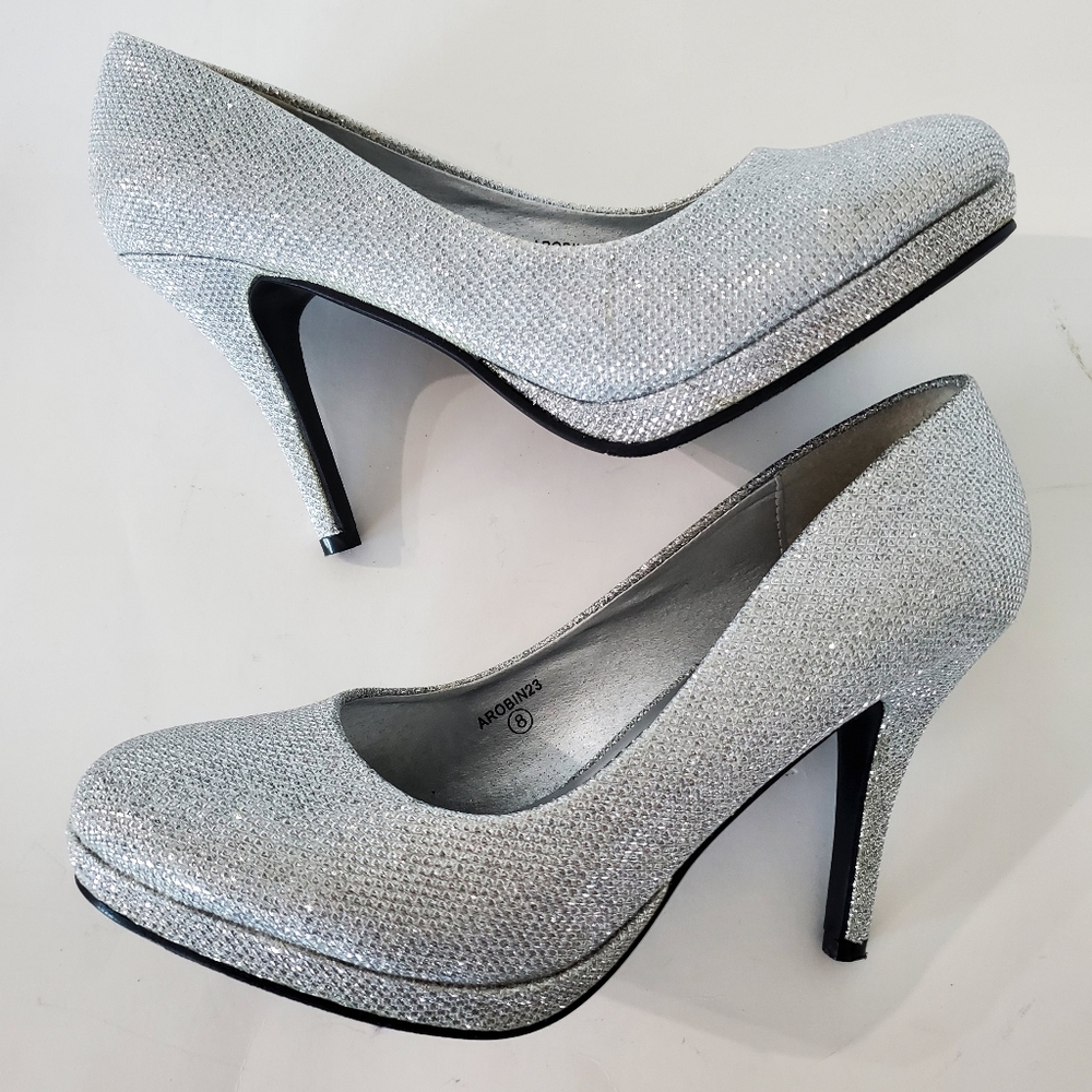 Sparkly Silver 8 Slip On Pump Michaelangelo 3.5" Heel David's Bridal AROBIN23